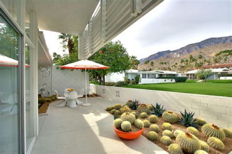 16 Sensational Mid Century Patio Designs To Improve Your Backyard