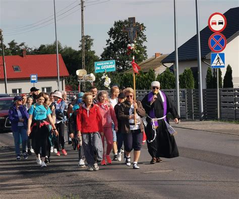 Pielgrzymi Z Kalisza Wyruszyli Na Jasn G R Kalisz Eska Pl