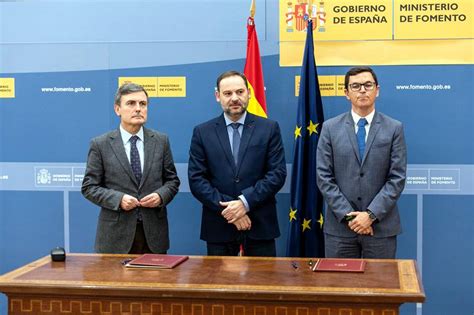 Ábalos subraya el compromiso del Gobierno con Canarias en la firma del