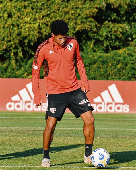 Spnet Gabriel Sara Fica Fora De Treino Do S O Paulo E Deve Ser