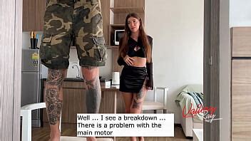 Elle a payé le réparateur avec une pipe juteuse et l a baisé dans différentes poses XVIDEOS