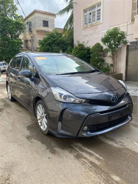 Toyota Prius Alpha G Touring For Sale In Karachi Pakwheels