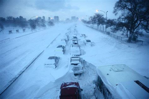 Pic: 2011 Chicago Blizzard – Cars on Lake Shore Drive | Bcc:List.com