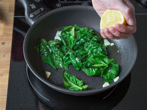 Spinat Frisch Zubereiten So Gelingt Er Knackig Und Cremig Rezept