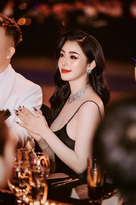 Nhan sắc khác biệt của hot girl bánh tráng trộn sau 10 năm Báo Tri thức và Cuộc sống TIN