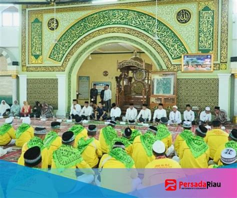 Bupati Rohil Afrizal Sintong Lepas Keberangkatan 283 CJH Tahun 2023