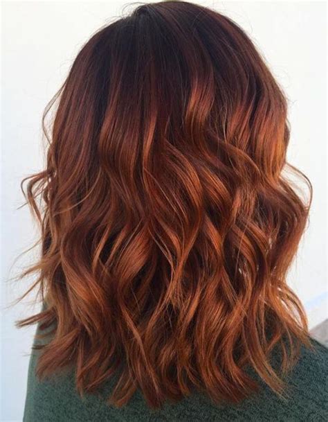 Balayage cuivré rouge Balayage cuivré le reflet chaud à adopter