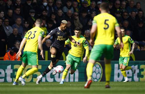 Joelinton Marca Duas Vezes Chega A 100 Jogos Na Premier League E Ganha