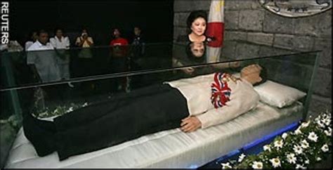 President Benigno Aquino III Give Support to Marcos Hero's Burial ...