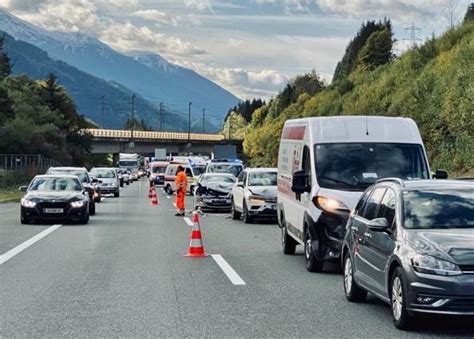 Auffahrunfall Auf Der Autobahn BLO24 At