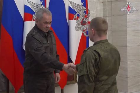 Сергей Шойгу наградил отличившихся военнослужащих в День защитника ...