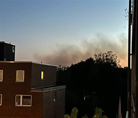 Feuer In Erkrath Feuerwehr L Scht Brand Auf Terrasse