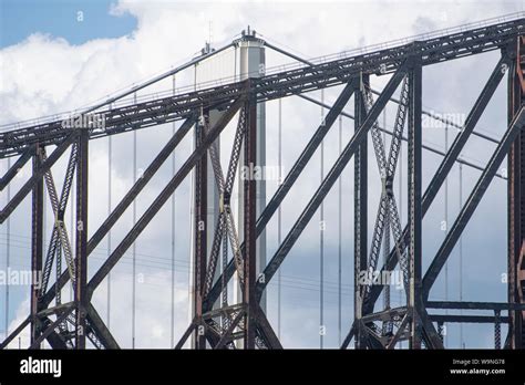 Pont Levis Hi Res Stock Photography And Images Alamy