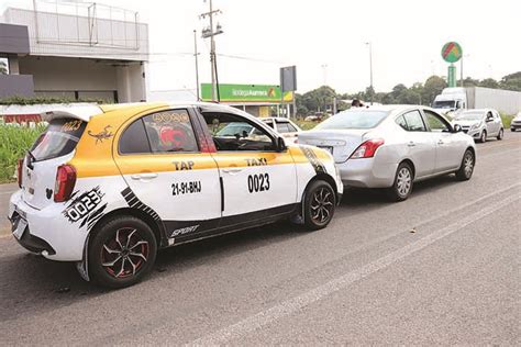 Conductor de Camión Repartidor Causa Carambola Periódico El Orbe