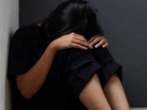 In Bareilly a young man made a nude video of his wife बरल म यवक