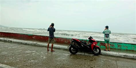 El Cicl N Mocha Toca Tierra Y Causa Da Os En La Costa De Bangladesh Y