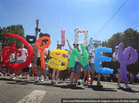 Disney patrocinó el evento del Orgullo Gay de París con prostitutas transgénero y espectáculos