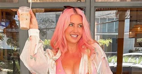 Curvy Model Takes Bikini Pics Seconds Apart To Show It S Ok To Size Up Daily Star