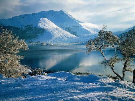 Fondos De Pantalla Monta A Cubierta De Nieve Cerca Del Lago Durante El