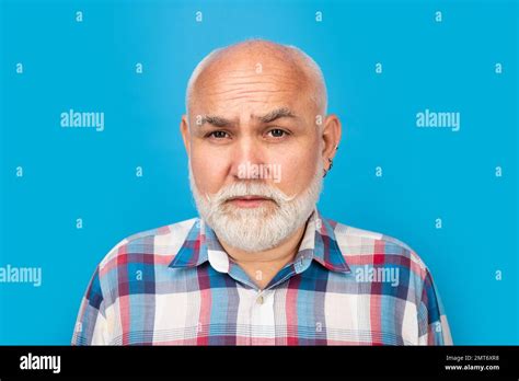 Grand P Re Retrait Concept Gros Plan Portrait Motionnel D Un Vieil Homme Mature Et G Avec