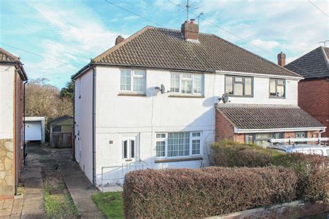 Clipstone Crescent Leighton Buzzard 3 Bed Semi Detached House £