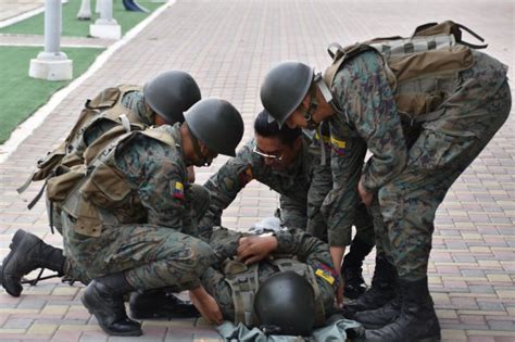 Instrucción Militar De Supervivencia Combate Y Conocimiento De Armas