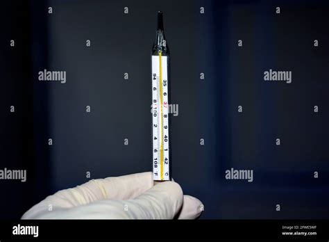 Termómetro médico de mercurio para medir la temperatura corporal
