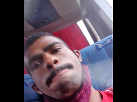 Punheta no ônibus de viagem XVIDEOS