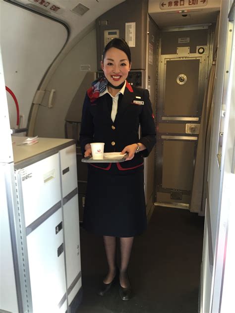 「cabin Crew」おしゃれまとめの人気アイデア｜pinterest｜rubens Custodio 客室乗務員 働く女性 スッチー