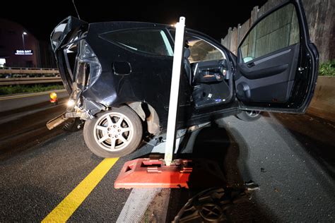 Ebersbach Uhingen Unfall Am Samstagabend Auf Der B Eine Person