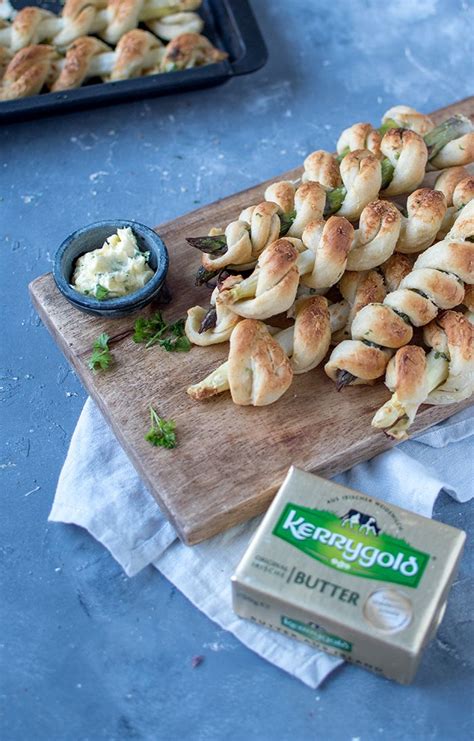 Kr Uter Brotstangen Mit Spargel Und Kr Uterbutter Knusperst Bchen