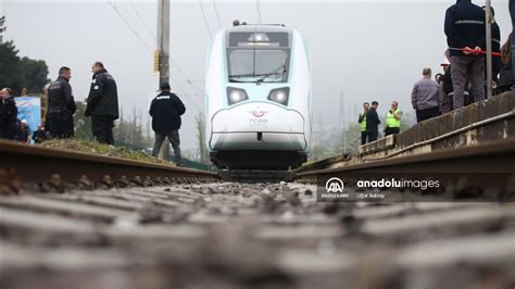 Lk Milli Elektrikli Tren Seti Tcdd Ye Teslim Edildi Anadolu Ajans