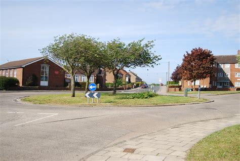 Roundabout Wreyfield Drive © N Chadwick Geograph Britain And Ireland