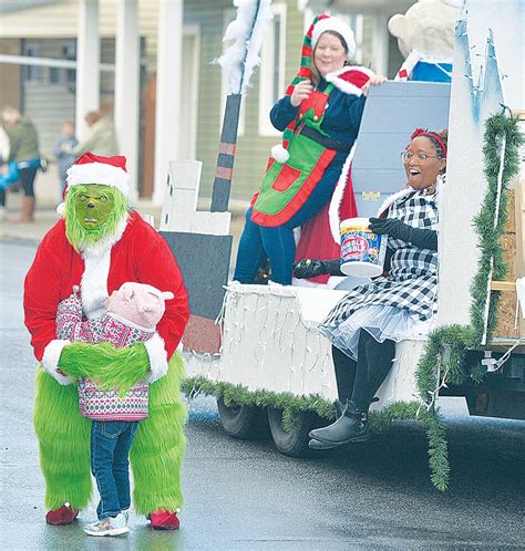 Williamsburg Kicks Off Holiday Season With Parade Tree Lighting More