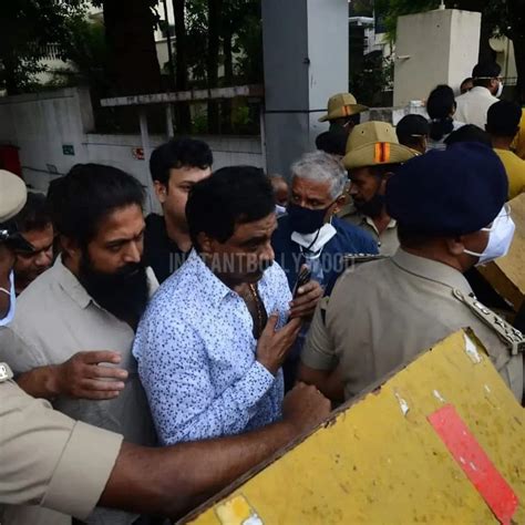 Rip Puneeth Rajkumar Huge Crowd Gathers For Appus Last Rites His