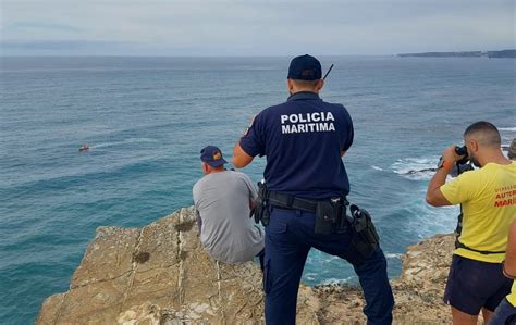 Encontrado Corpo De Pescador Que Caiu Ao Mar Na Praia Da Bordeira