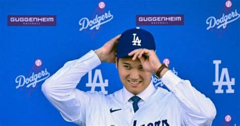 It S Yours Shohei Ohtani Gives Porsche To Wife Of Dodgers Teammate