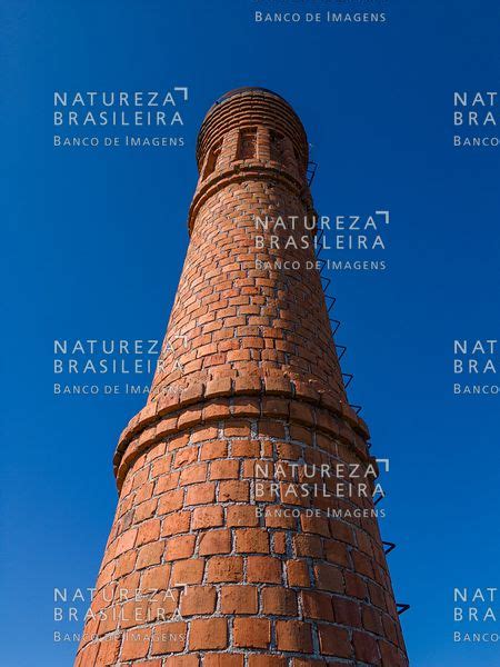 Natureza Brasileira Banco de Imagens Chaminé da antiga olaria no