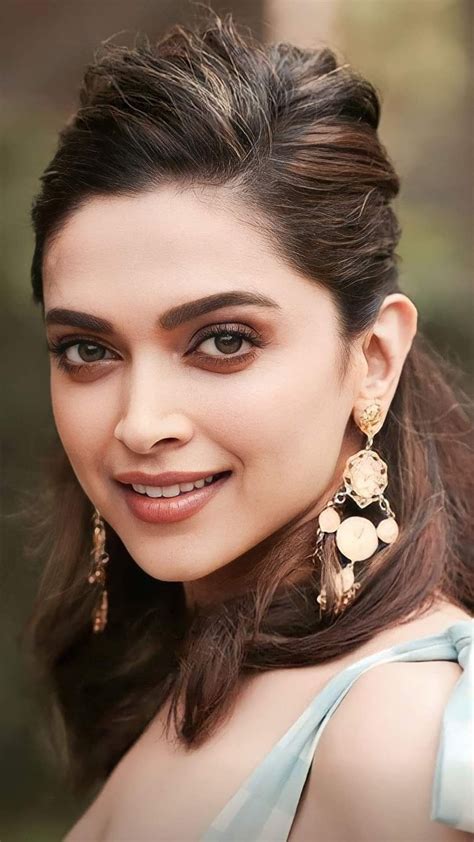 Pin By Mallika Hoovinahole On Deepika Deepika Padukone Style Indian