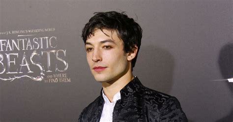 Ezra Miller Lors De La Première Du Film Fantastic Beasts And Where To