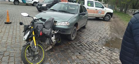 Colisión Entre Un Automóvil Y Una Motocicleta 0291 Noticias