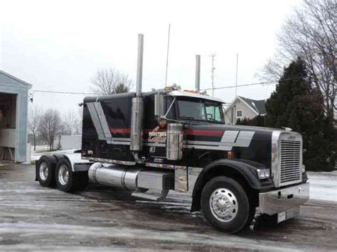 Freightliner Classic Xl Low Original Miles Series 60 New Condition 2007 Sleeper Semi Trucks