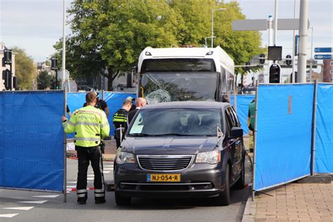 Fietser Overleden Na Aanrijding Met Stadsbus Oosterdok Amsterdam