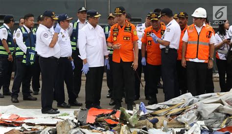 FOTO Menhub Tinjau Identifikasi Barang Temuan Dan Serpihan JT 610