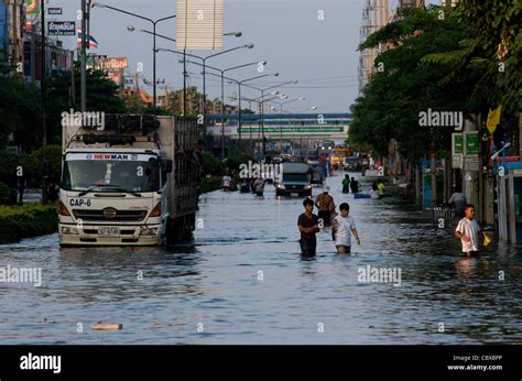 Bangkok Residents Flee Flooding On Phahon Yothin Road Bangkok