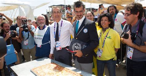 Pizza Da Un Chilometro E Mezzo Napoli A Caccia Del Record