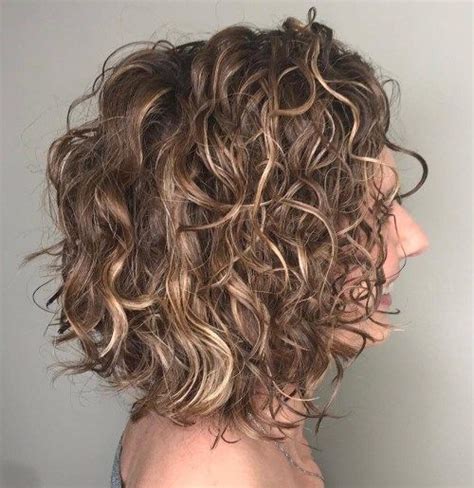 37 Beste Frisuren Mittellang Locken Zum Ausprobieren In 2020