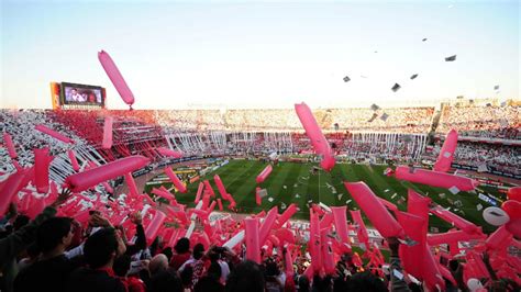 Feliz día a la mejor hinchada River Desde La Tribuna