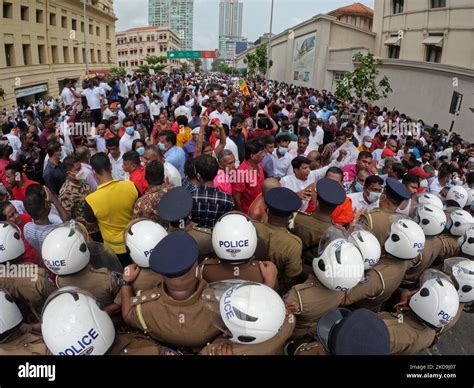 Sri Lankas Pro Government Supporters Clash With Police Near Gotogama