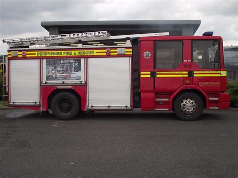 Derbyshire Fire And Rescue Service Dfrs Dennis Sabre P M Flickr